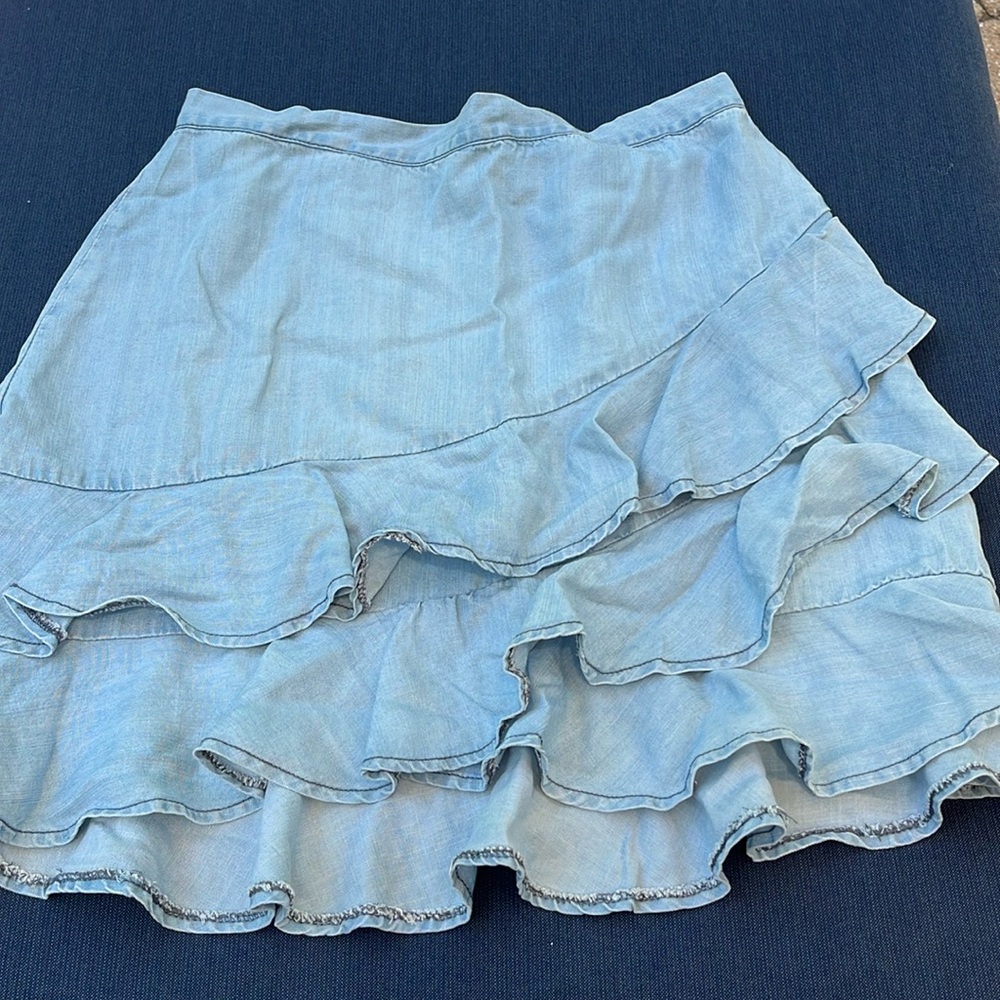 Never worn denim flowly BB Dakota skirt